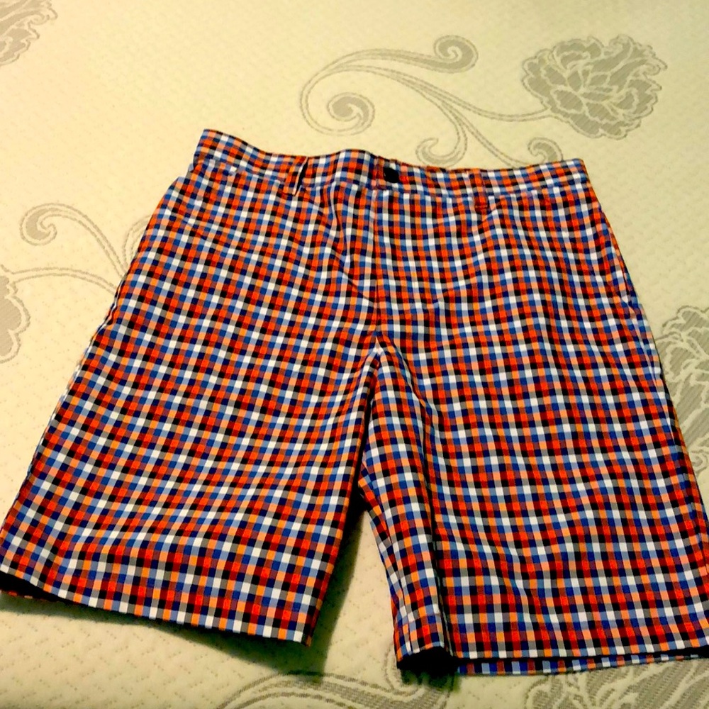 New without tag IZOD Men’s plaid golf shorts - 32